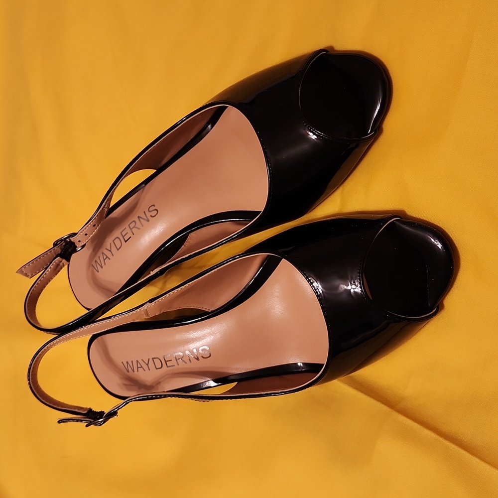 Wayderns black patent leather slingbacks sandals